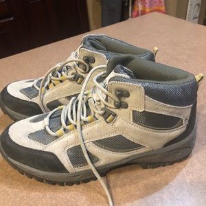 Women’s hiking boots